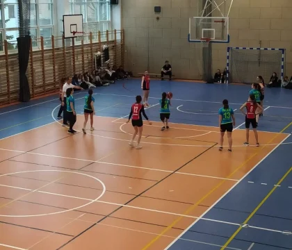 121