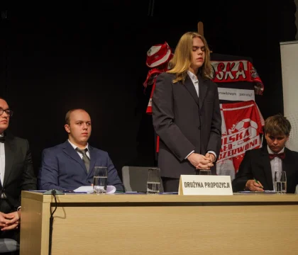 16Debata_1