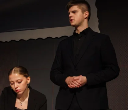 8Debata_1