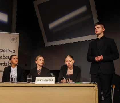 9Debata_1